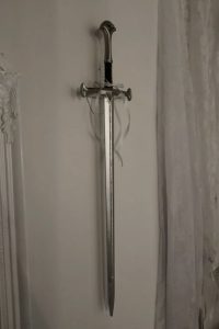 Elegant Display Claymore