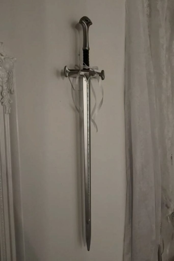 Elegant Display Claymore
